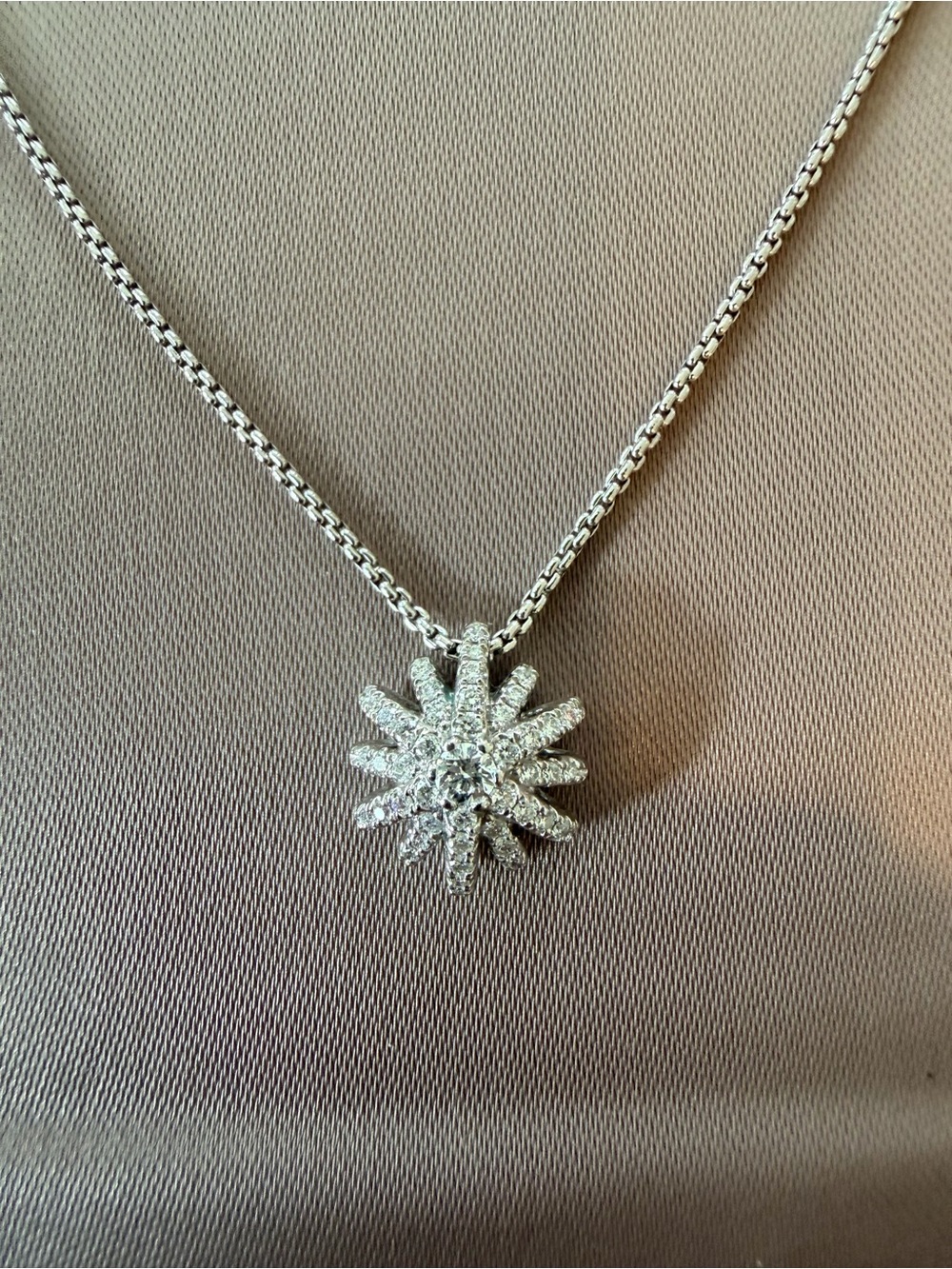 David Yurman Starburst Pendant Diamond Necklace 18kt White Gold 12mm